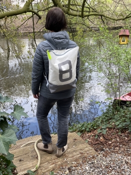 Segeltuchrucksack mit grauer 8