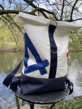 Roll-on-Top Segeltuchrucksack mit blauer 4