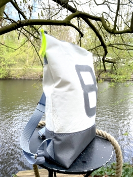 Segeltuchrucksack mit grauer 8