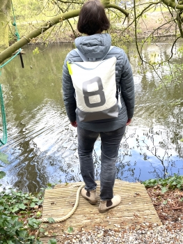 Segeltuchrucksack mit grauer 8