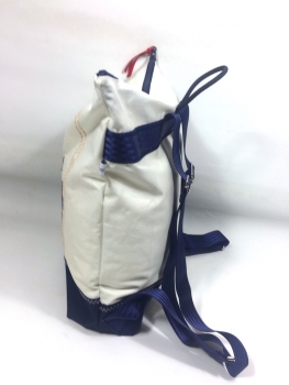 Segeltuchrucksack mit dunkelblauen Anker