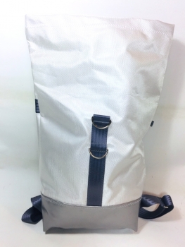 Roll-Top Rucksack aus wasserdichten Kunstleder weiß/silber