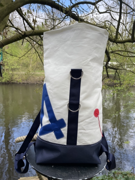 Roll-on-Top Segeltuchrucksack mit blauer 4