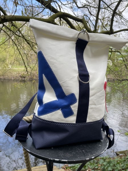 Roll-on-Top Segeltuchrucksack mit blauer 4