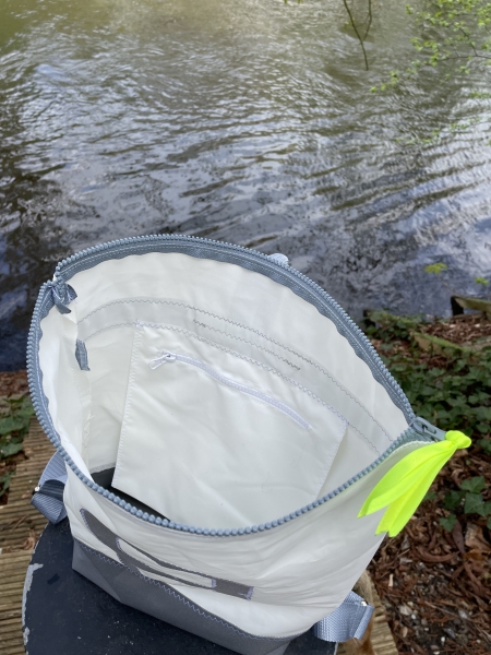 Segeltuchrucksack mit grauer 8