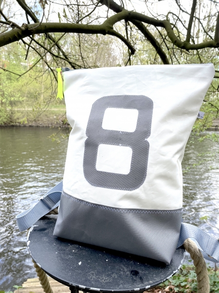 Segeltuchrucksack mit grauer 8