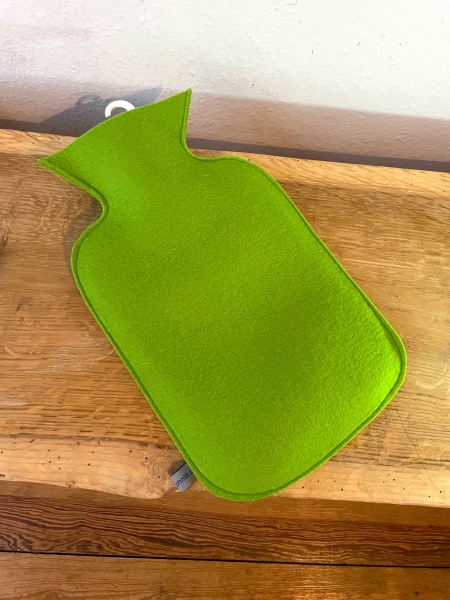 Filz-Wärmflasche in wiese mit Schietwedderbüddel