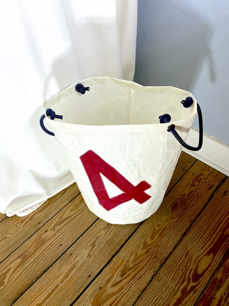 Segeltuch Wäschekorb mit Zahl 4 in rot