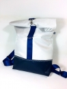 Roll-Top Rucksack aus wasserdichten Kunstleder weiß/dunkelblau